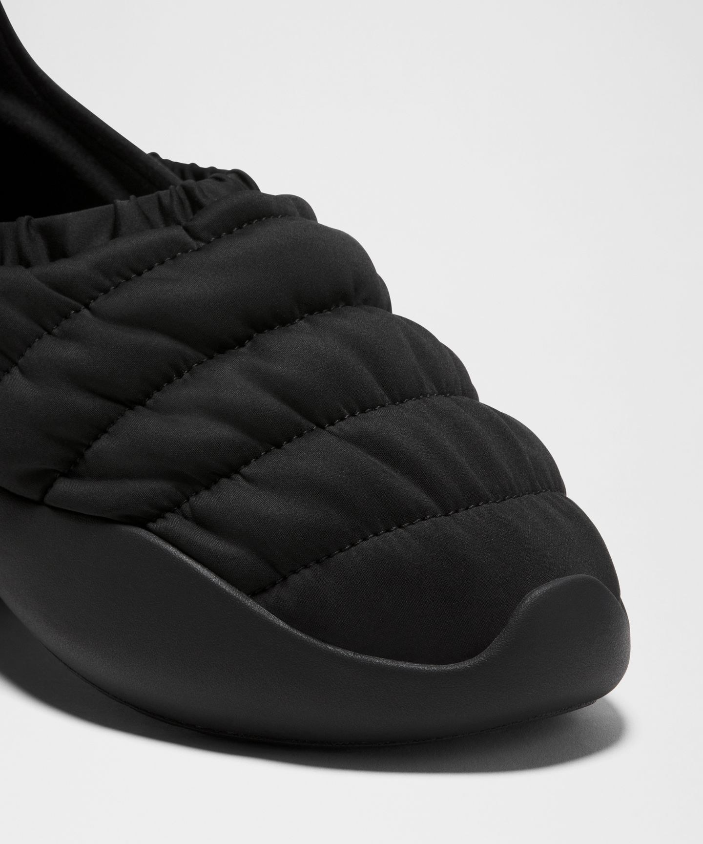 Женская обувь Women's lululemon Puff Puff Shoe, цвет: Чёрный / Бархатный — фото 8