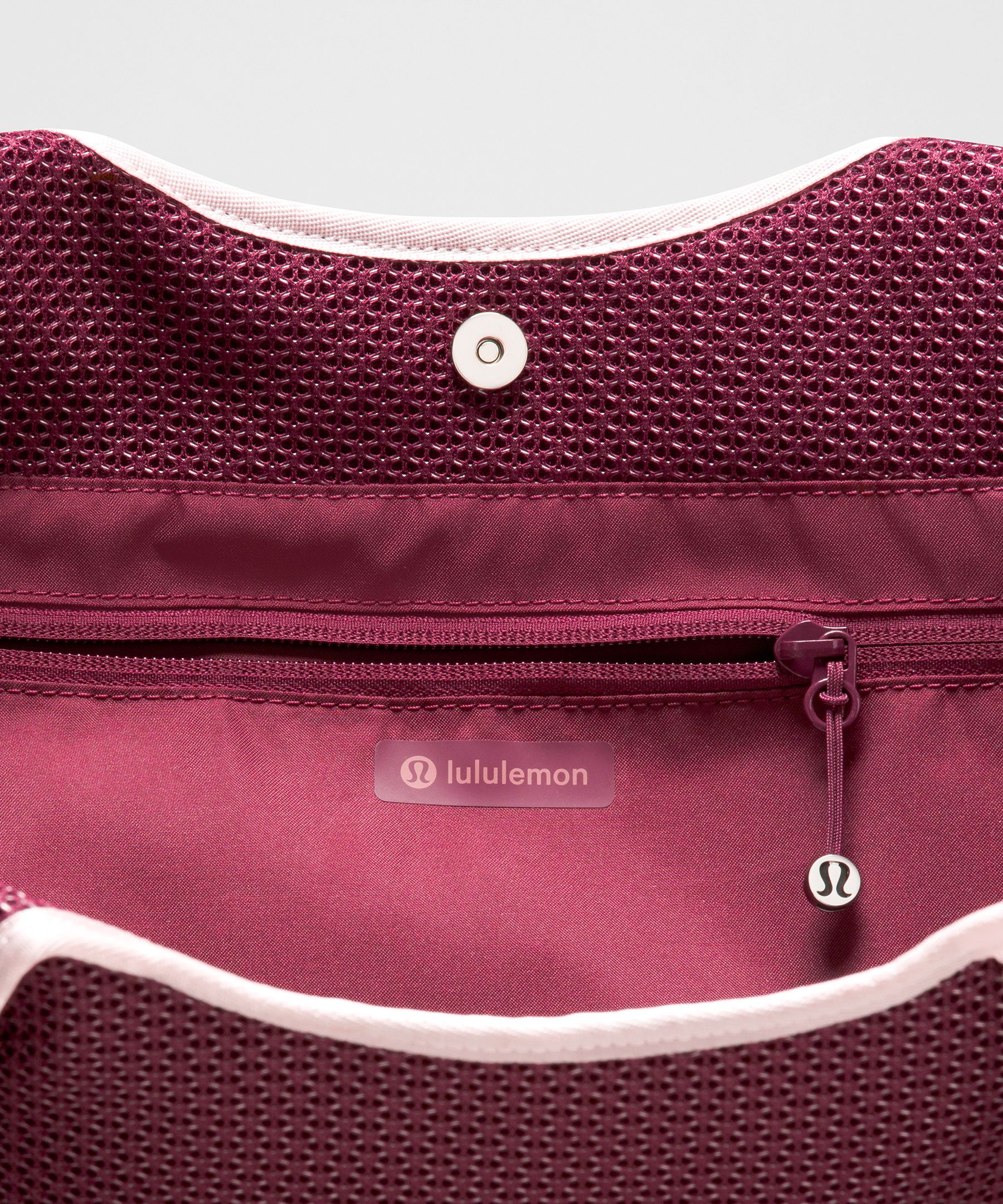 Spacer Mesh Shoulder Bag 15L