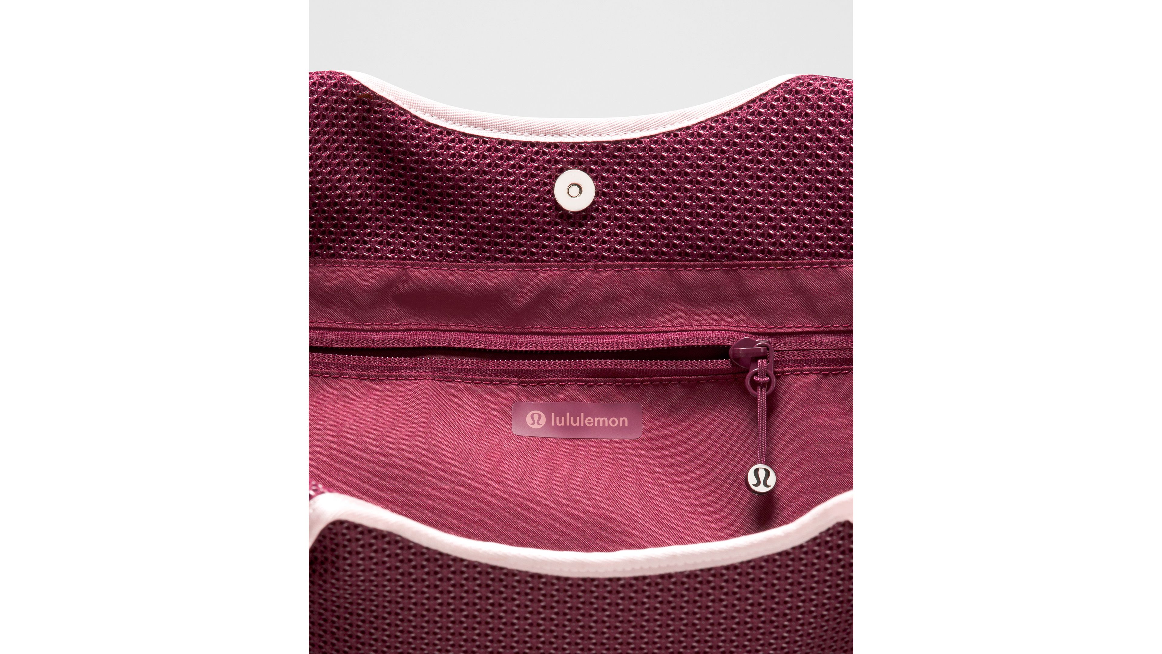 Spacer Mesh Shoulder Bag 15L