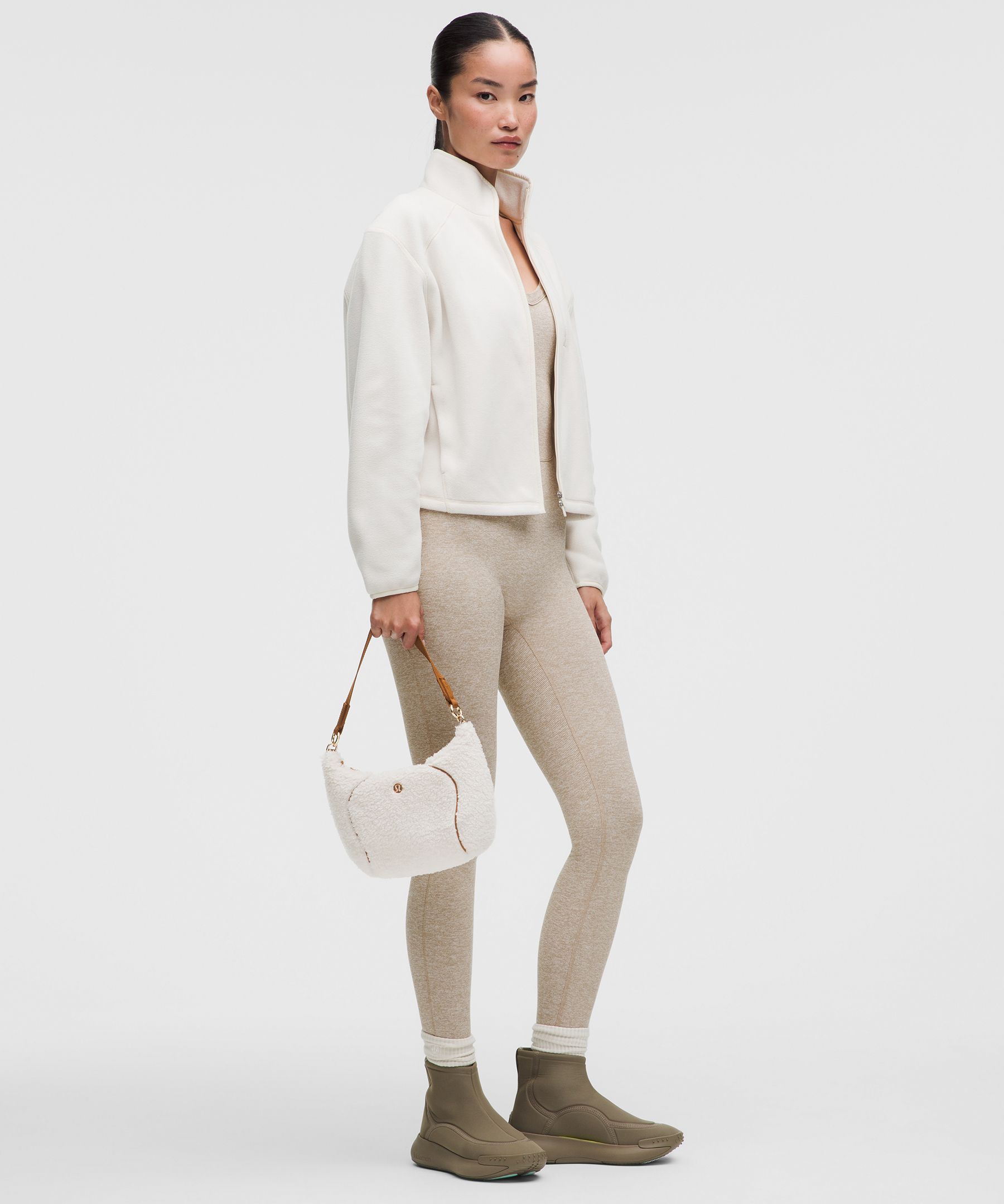 City Essentials Small Shoulder Bag 2L Evolve