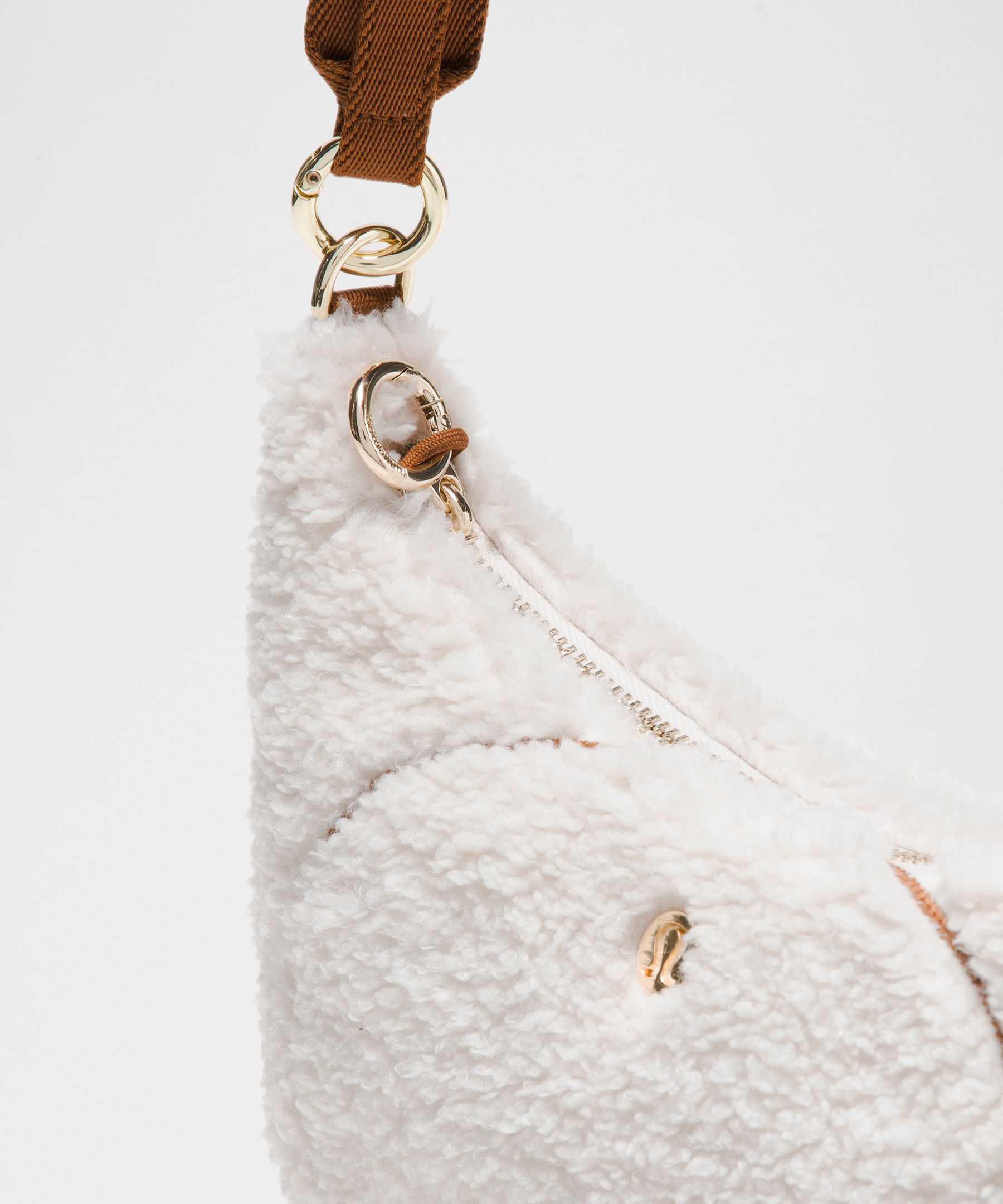 City Essentials Small Shoulder Bag 2L Evolve
