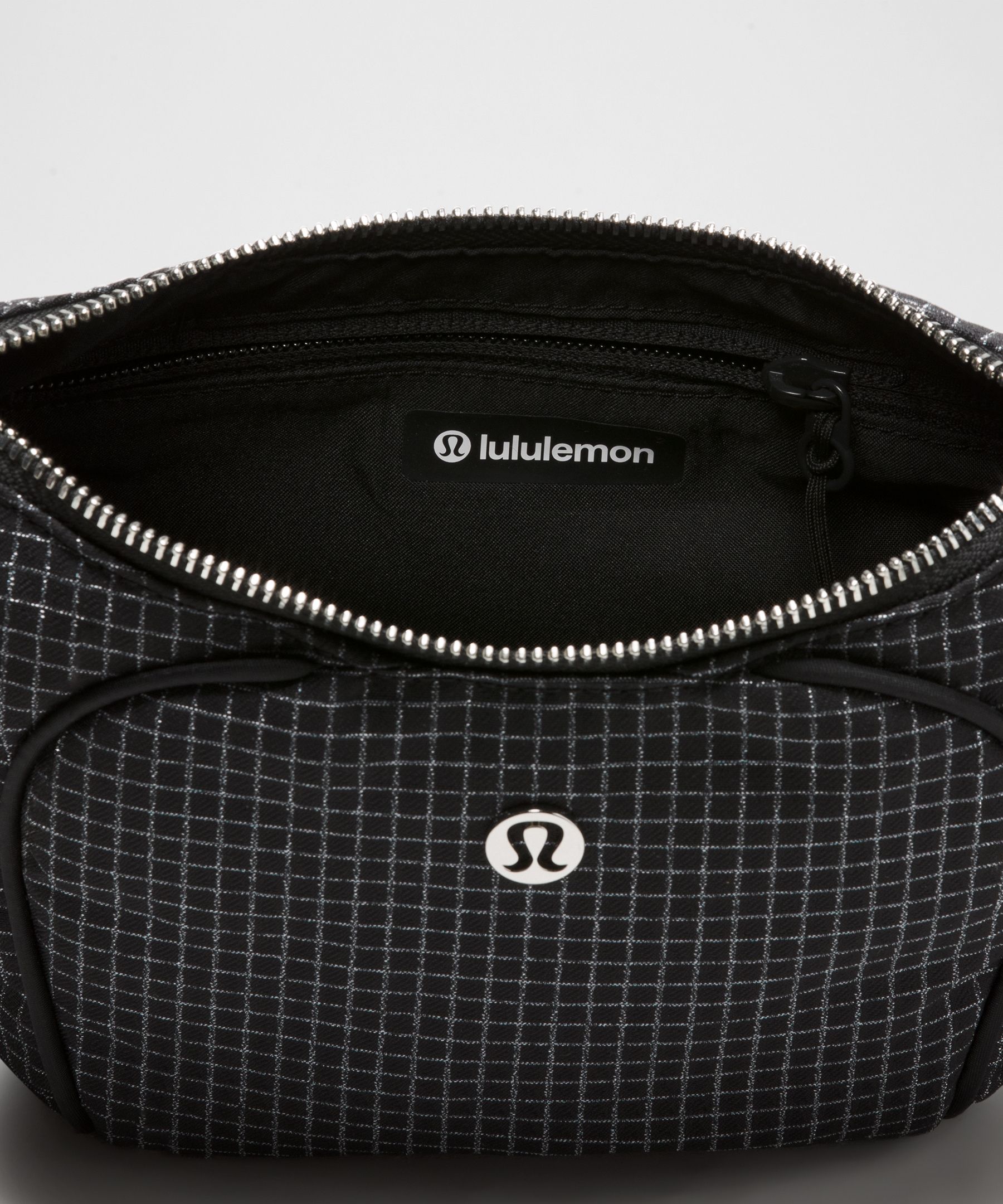 City Essentials Small Shoulder Bag 3L Evolve