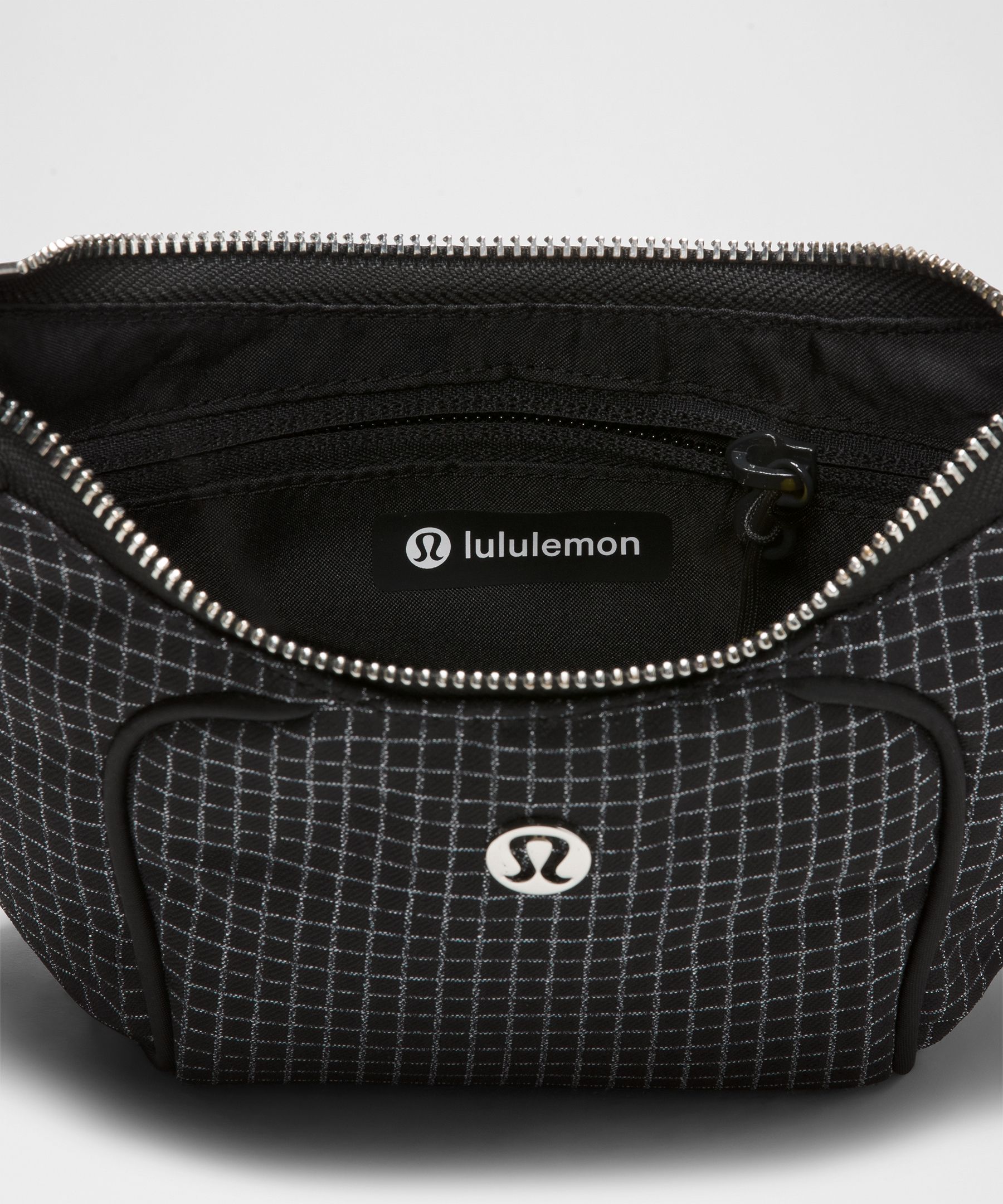 City Essentials Mini Shoulder Bag 1L