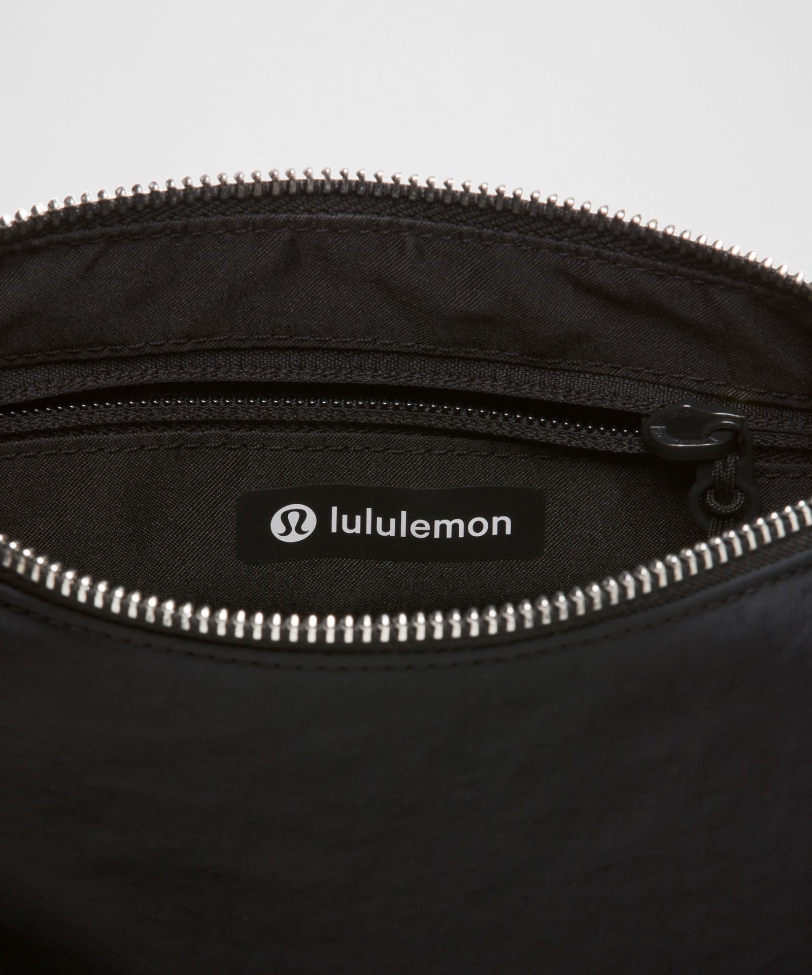 Мини-сумка на плечо Lululemon Ruched объёмом 1,5 л — фото 4