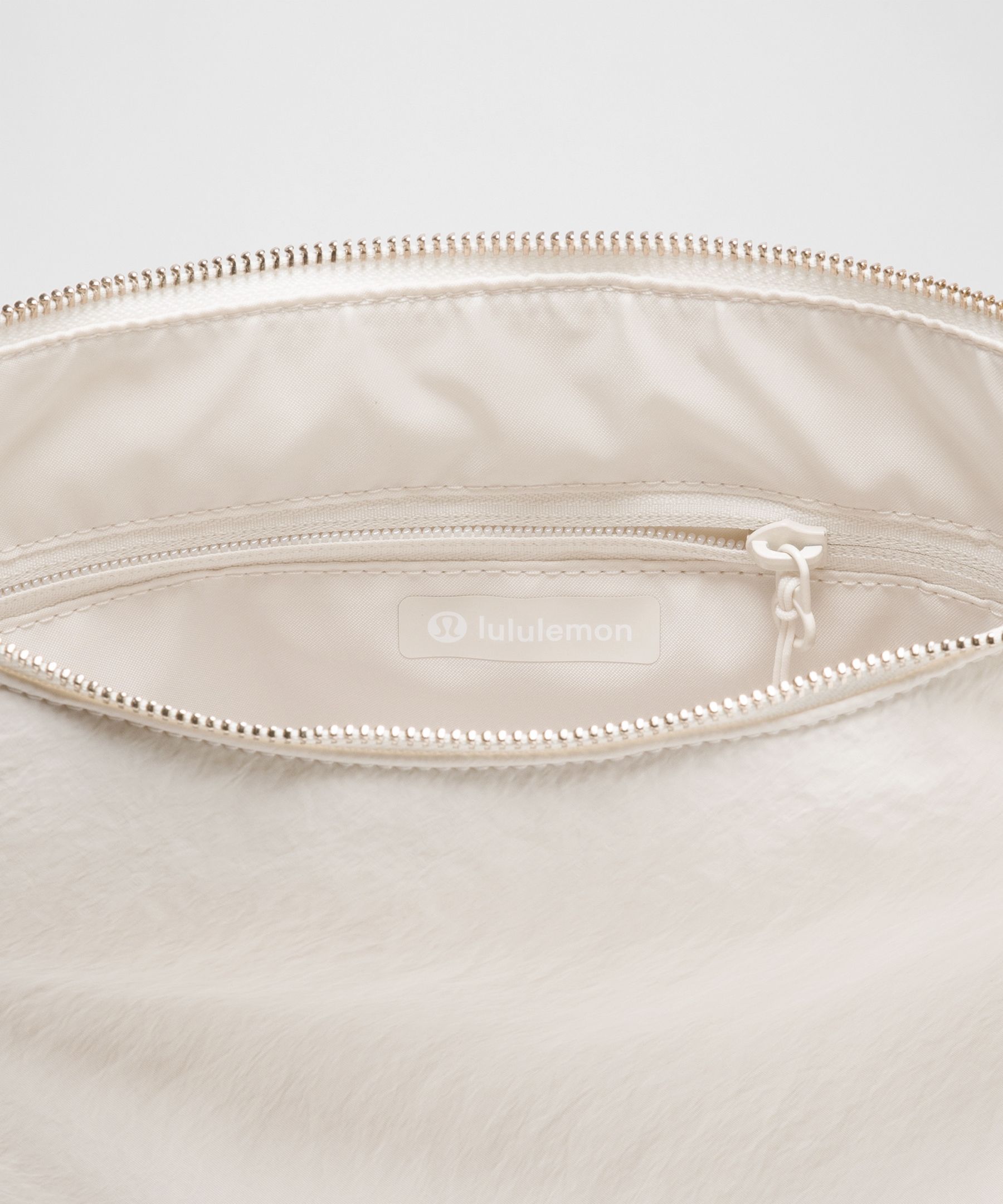 Sac &agrave; bandouli&egrave;re fronc&eacute; convertible 6,5L