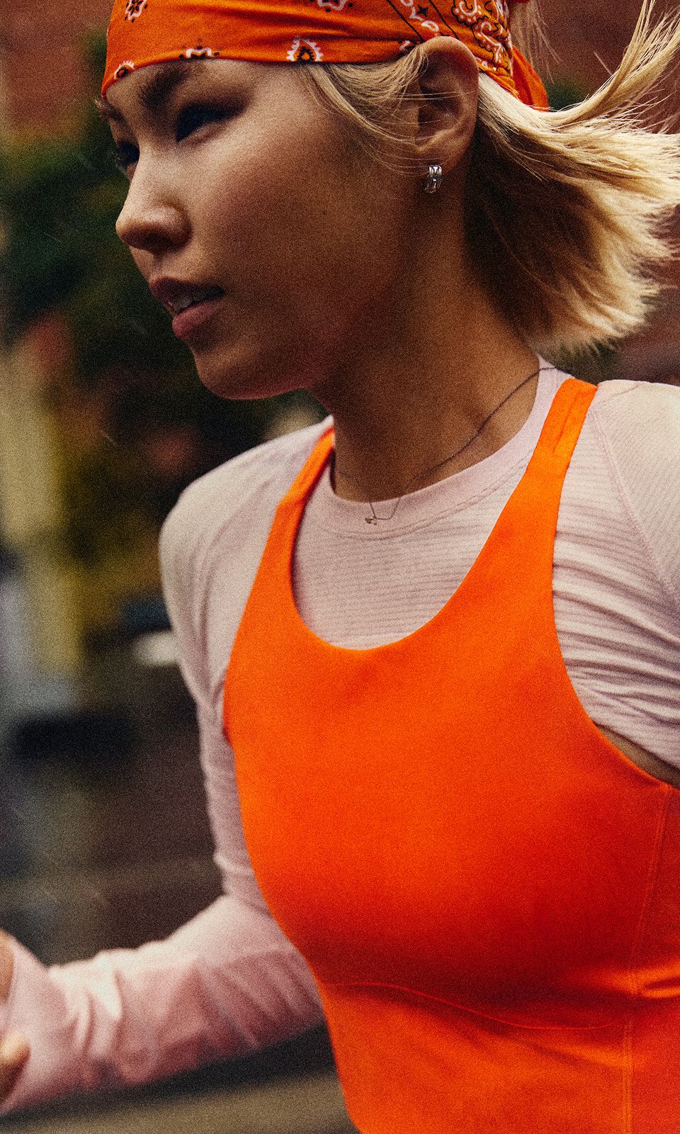 A person wears the lululemon Swiftly Tech Long-Sleeve Shirt while running through the city. 