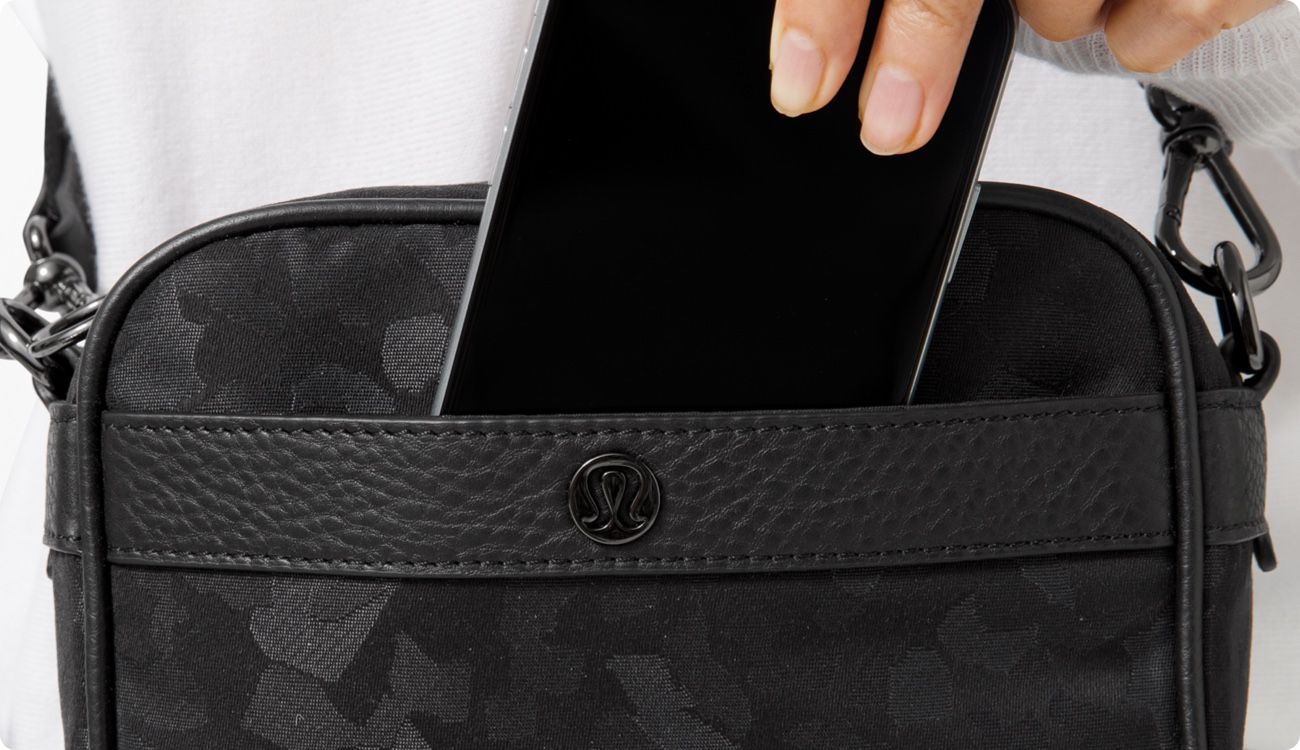 lululemon toiletry bag