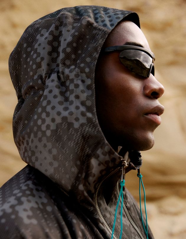 LULULEMON 黒のスタッズ装飾ジッパージャケット LULULEMON 黒のスタッズ装飾ジッパージャケット