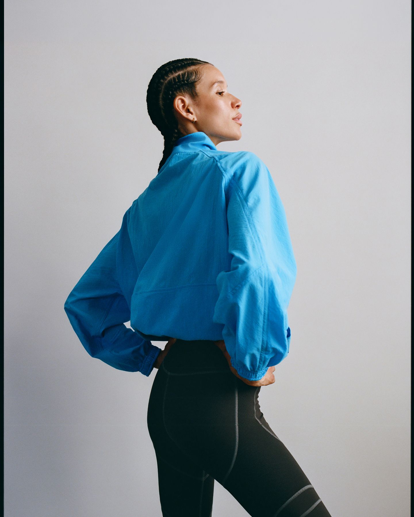 A mom posing in the Ultralight WovenAir Jacket and Everlux Panelled High-Rise Tight.