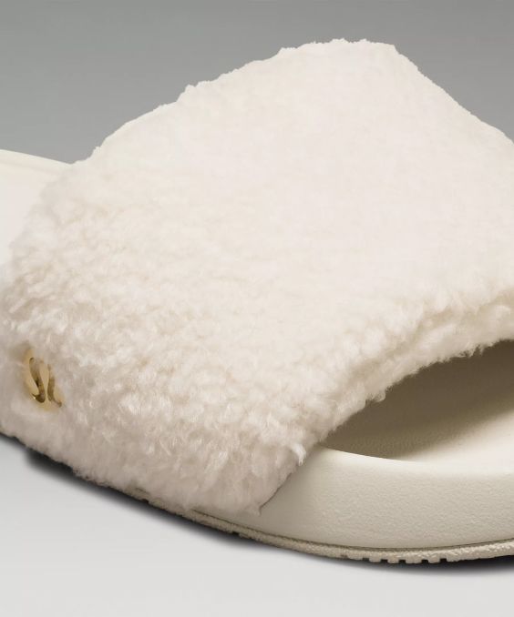 Women’s Fleece Restfeel Slide in Bone/Gold