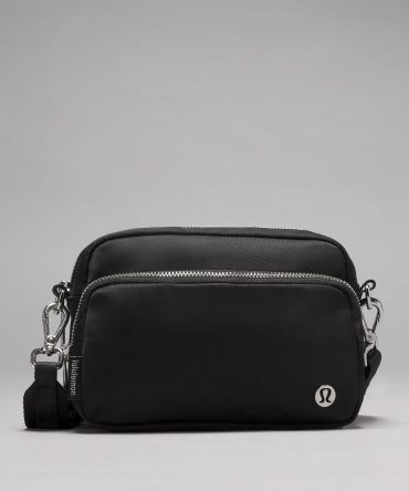 Everywhere Crossbody Bag 2L
Metal Hardware