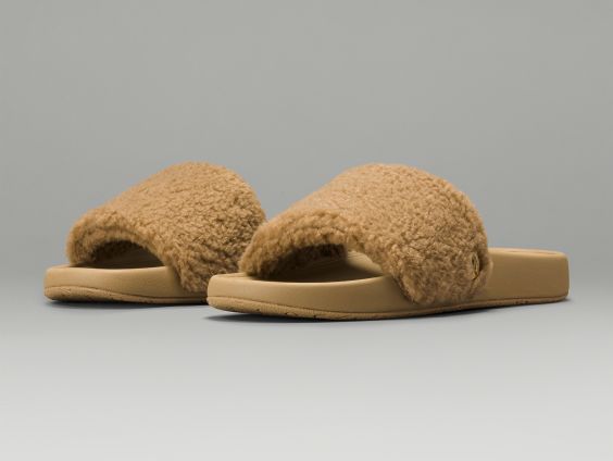 Women’s Fleece Restfeel Slide in Filbert Tan