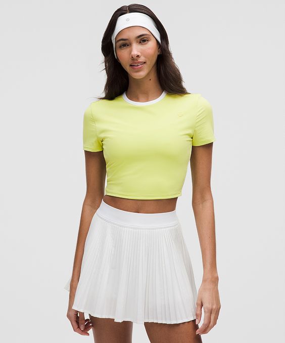 Tight-Fit Cropped Shelf-Bra T-Shirt Medium Support, B/C Cup