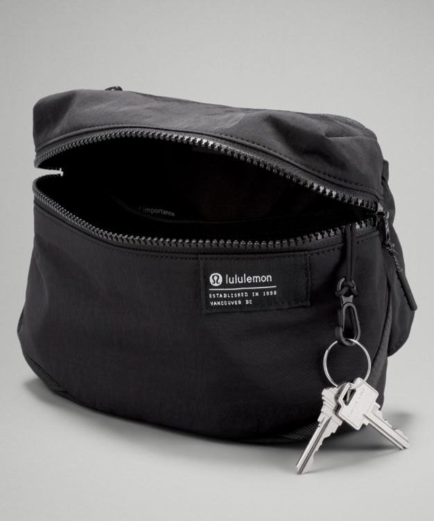 Lululemon everywhere belt bag