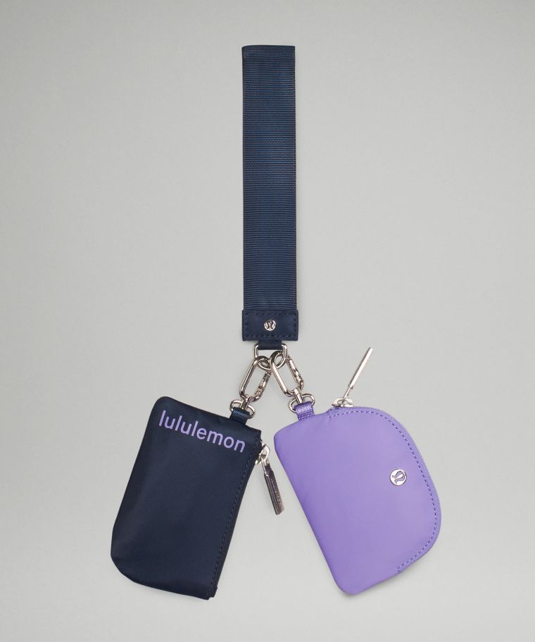 DUAL POUCH WRISTLET True Navy/Dark Lavender